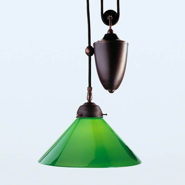 Den antikt farvede hængelampe Jonas med grøn skærm